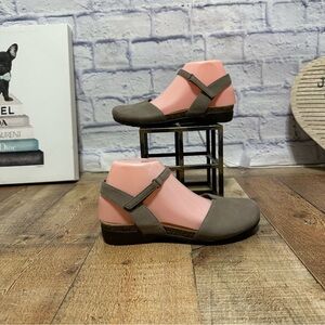 Dansko Z2302 Womens Tauped Milled Nubuck Rowan Sandals Size 37 US 7